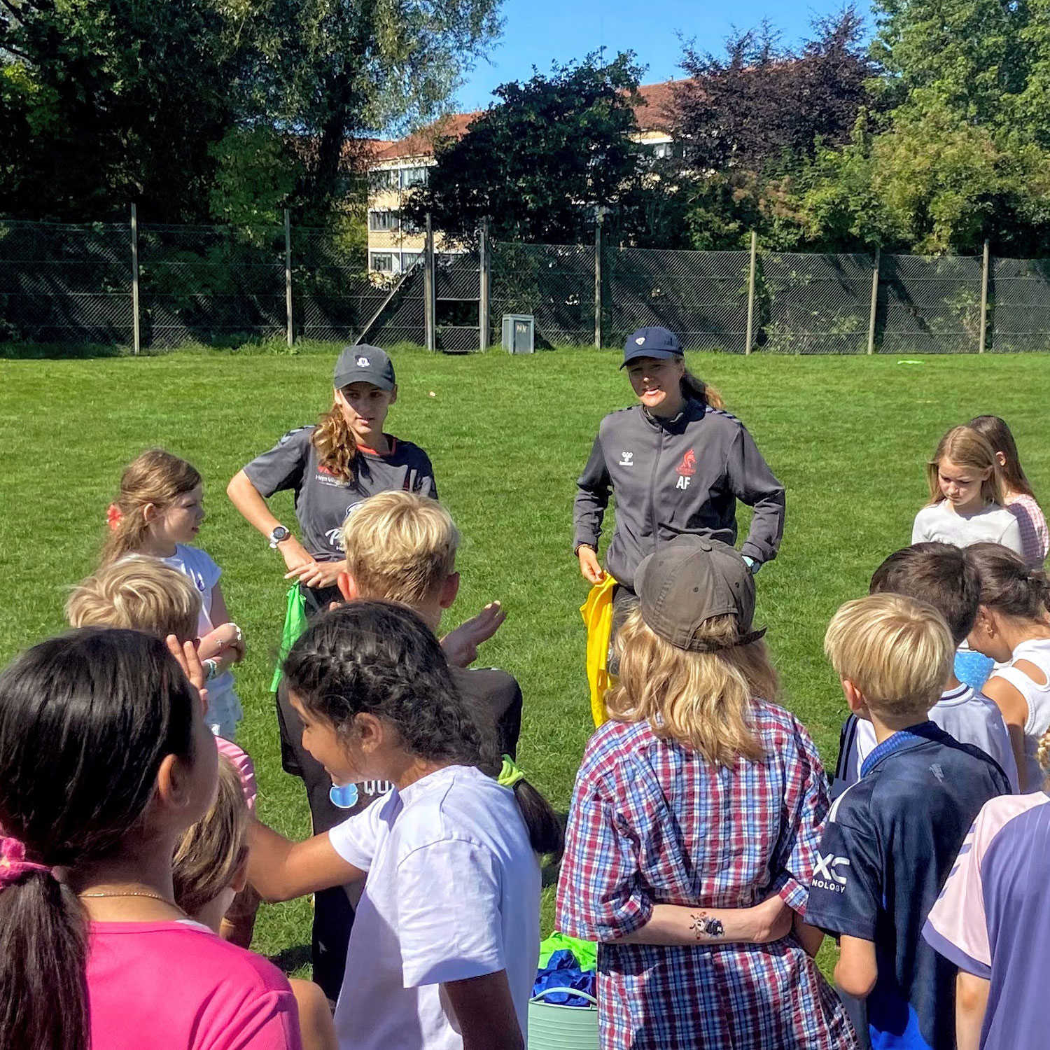 I et forløb med fodbold havde vi Ane Fink som ugentlig gæsteinstruktør. Ane er børneudviklingstræner i IF Lyseng med ansvar for U5-U12.